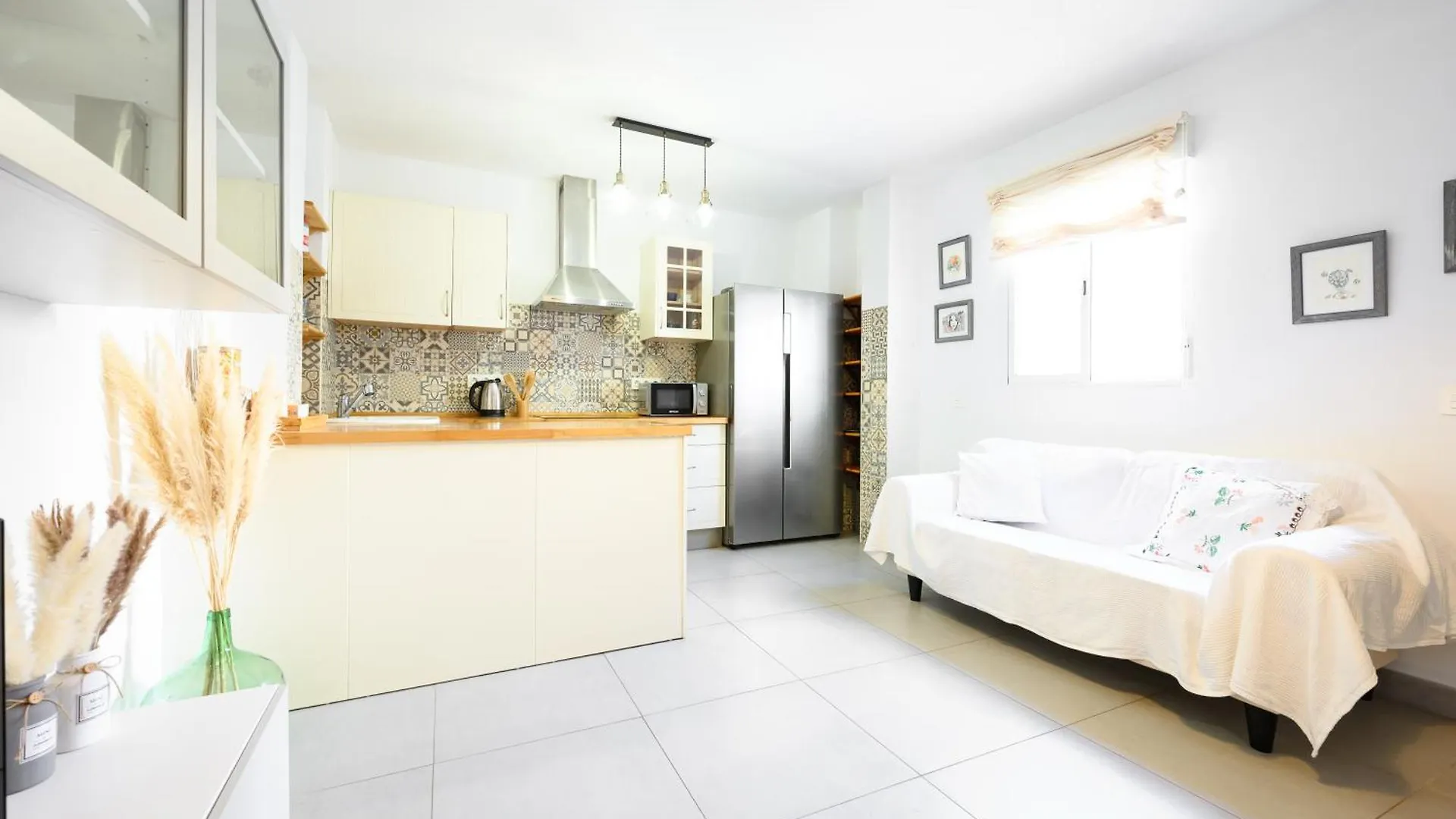 Blue Castle Guesthouse Malaga Homestay