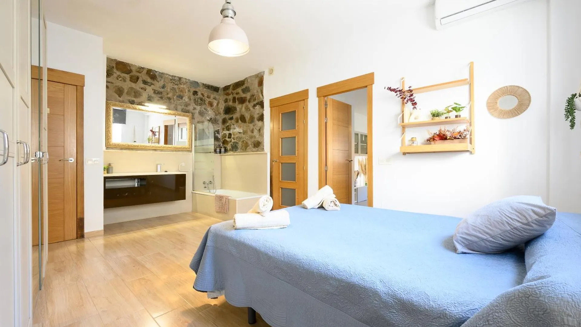 Homestay Blue Castle Guesthouse Malaga Spain