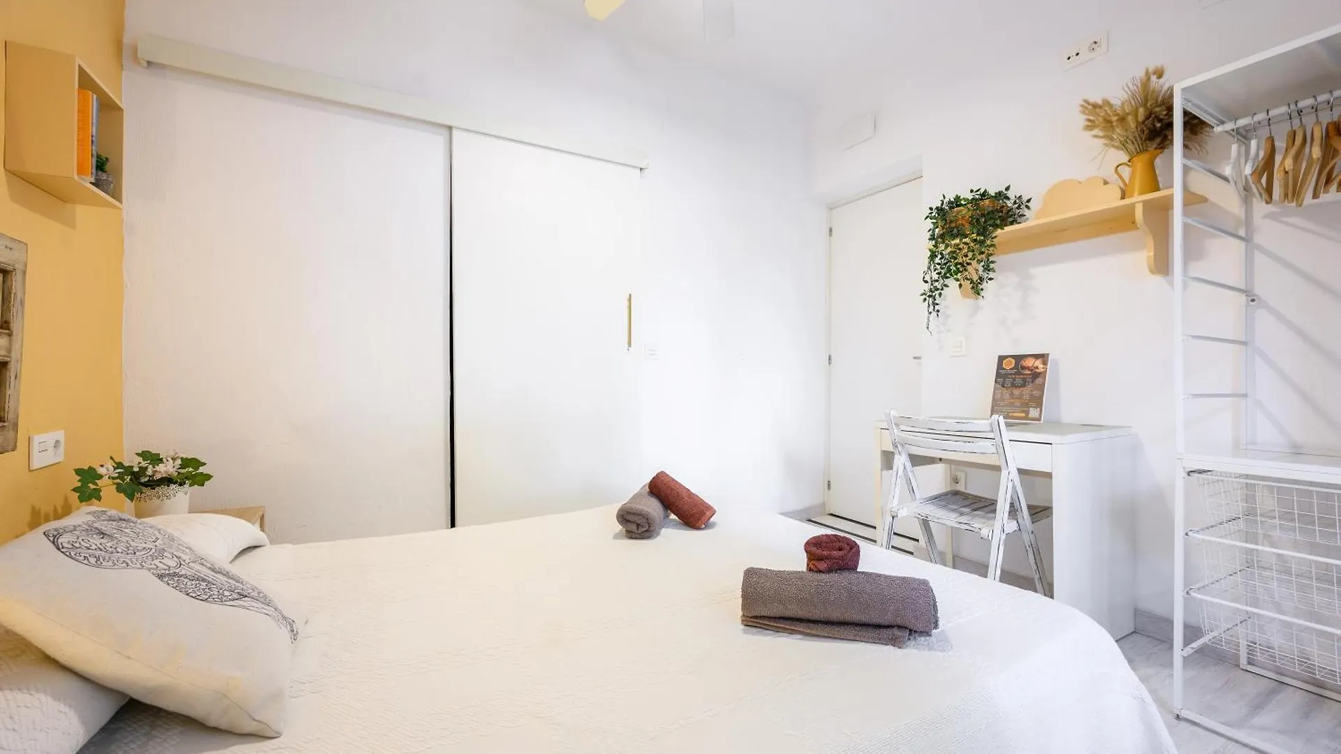 Homestay Blue Castle Guesthouse Malaga