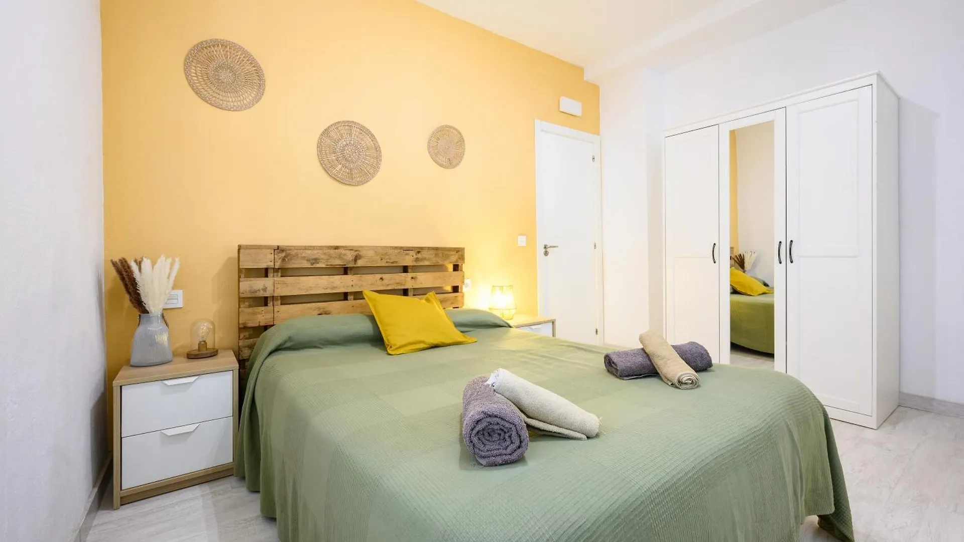 Blue Castle Guesthouse Malaga Homestay