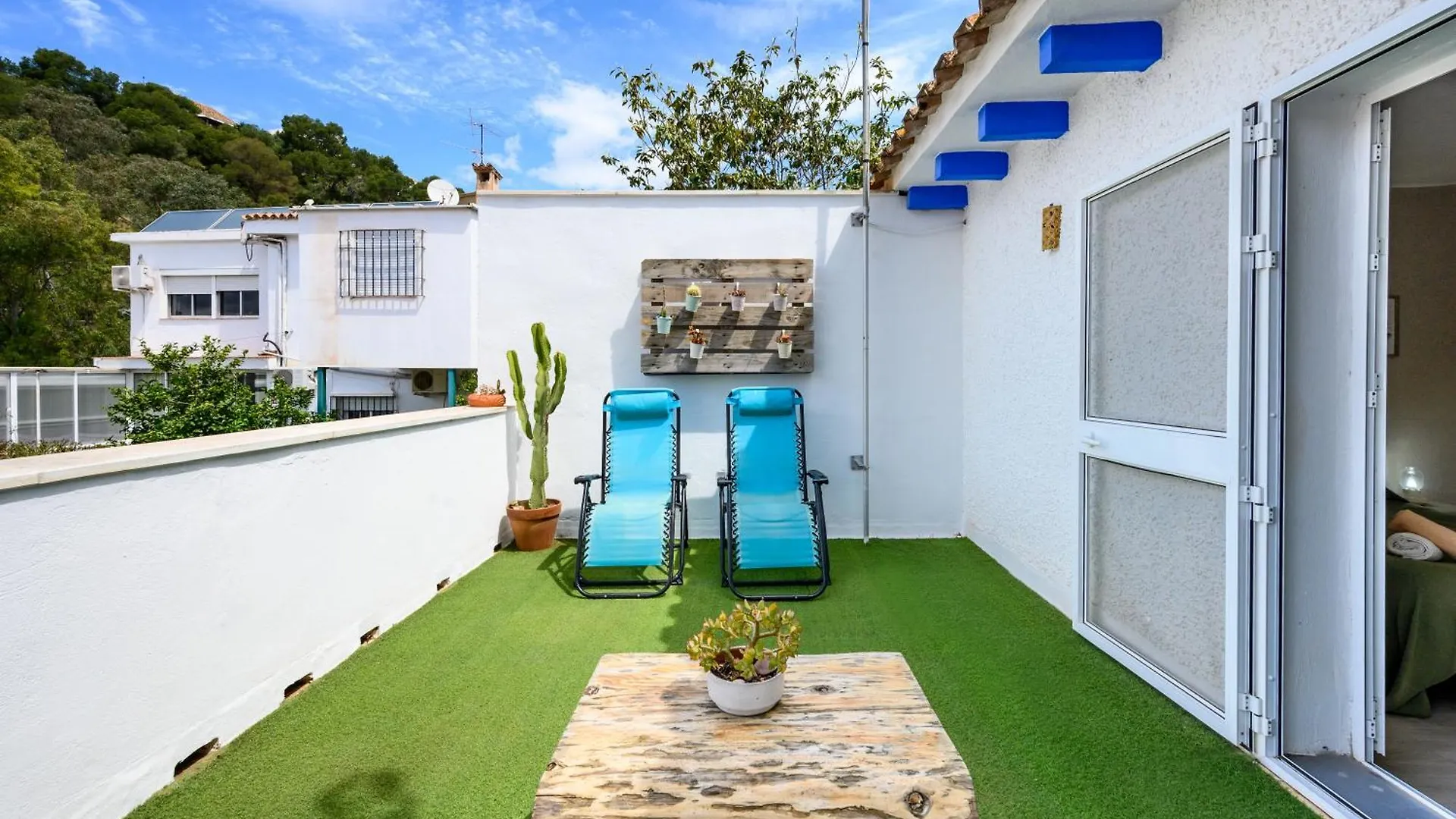Homestay Blue Castle Guesthouse Malaga Spain