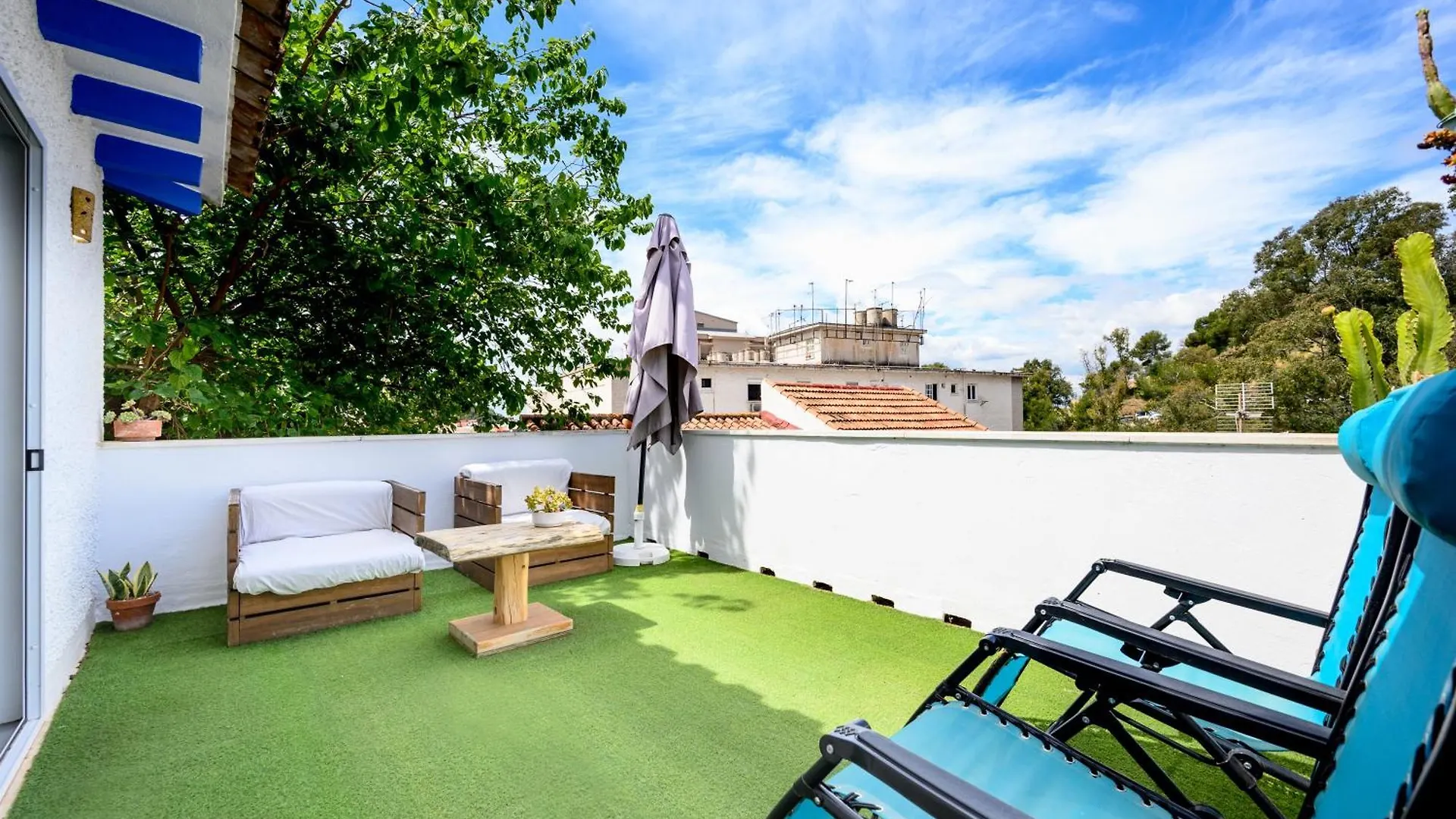 Blue Castle Guesthouse Malaga
