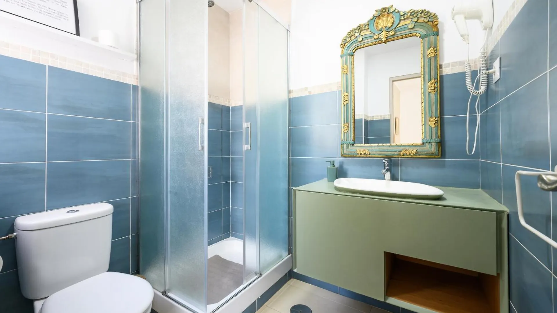 Blue Castle Guesthouse Malaga