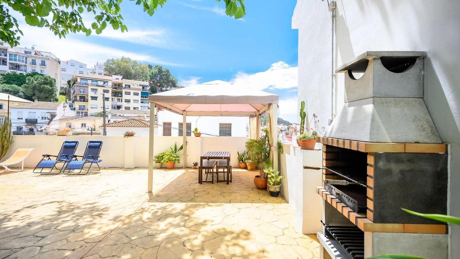 Homestay Blue Castle Guesthouse Malaga