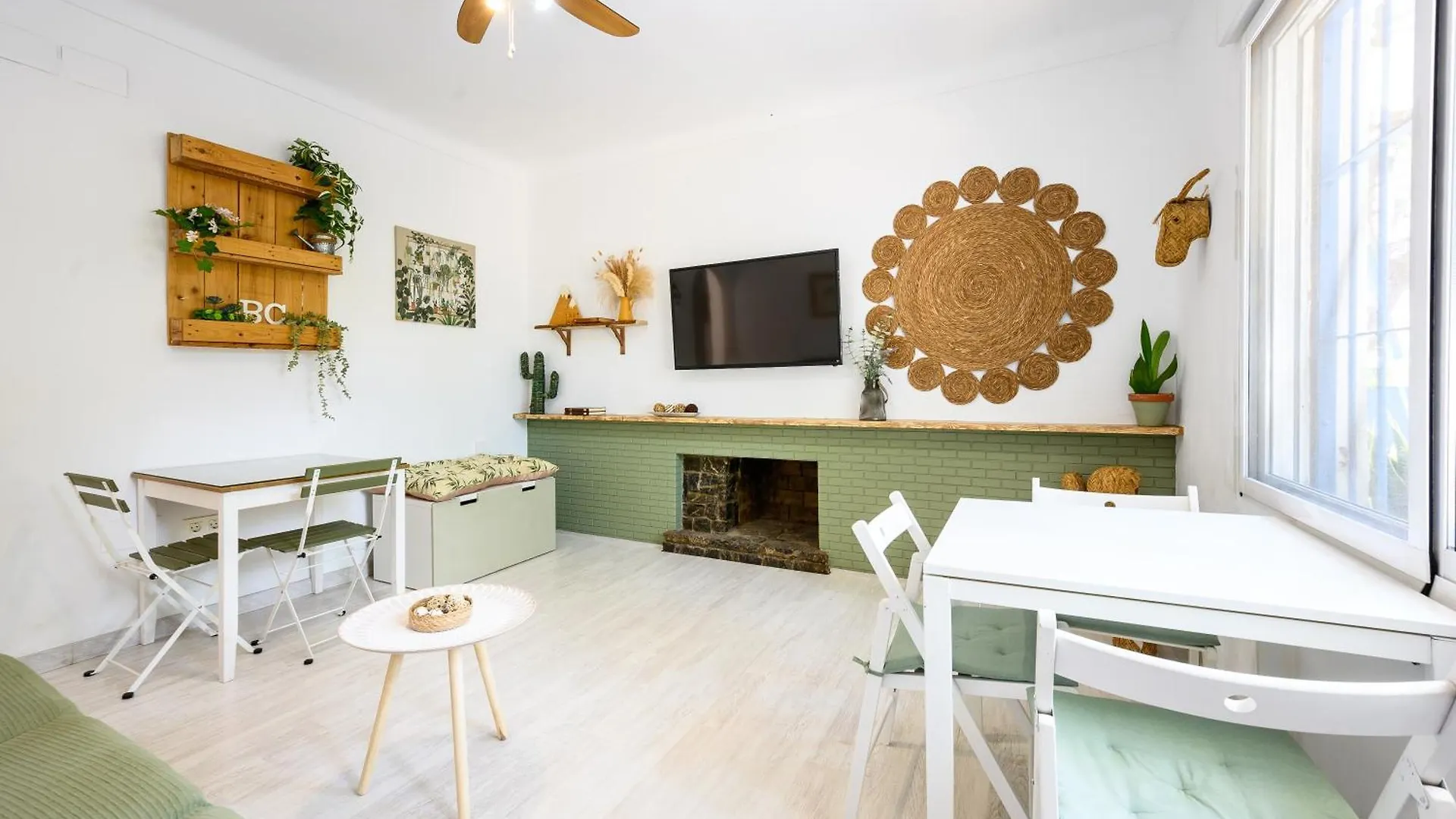 Blue Castle Guesthouse Malaga Homestay