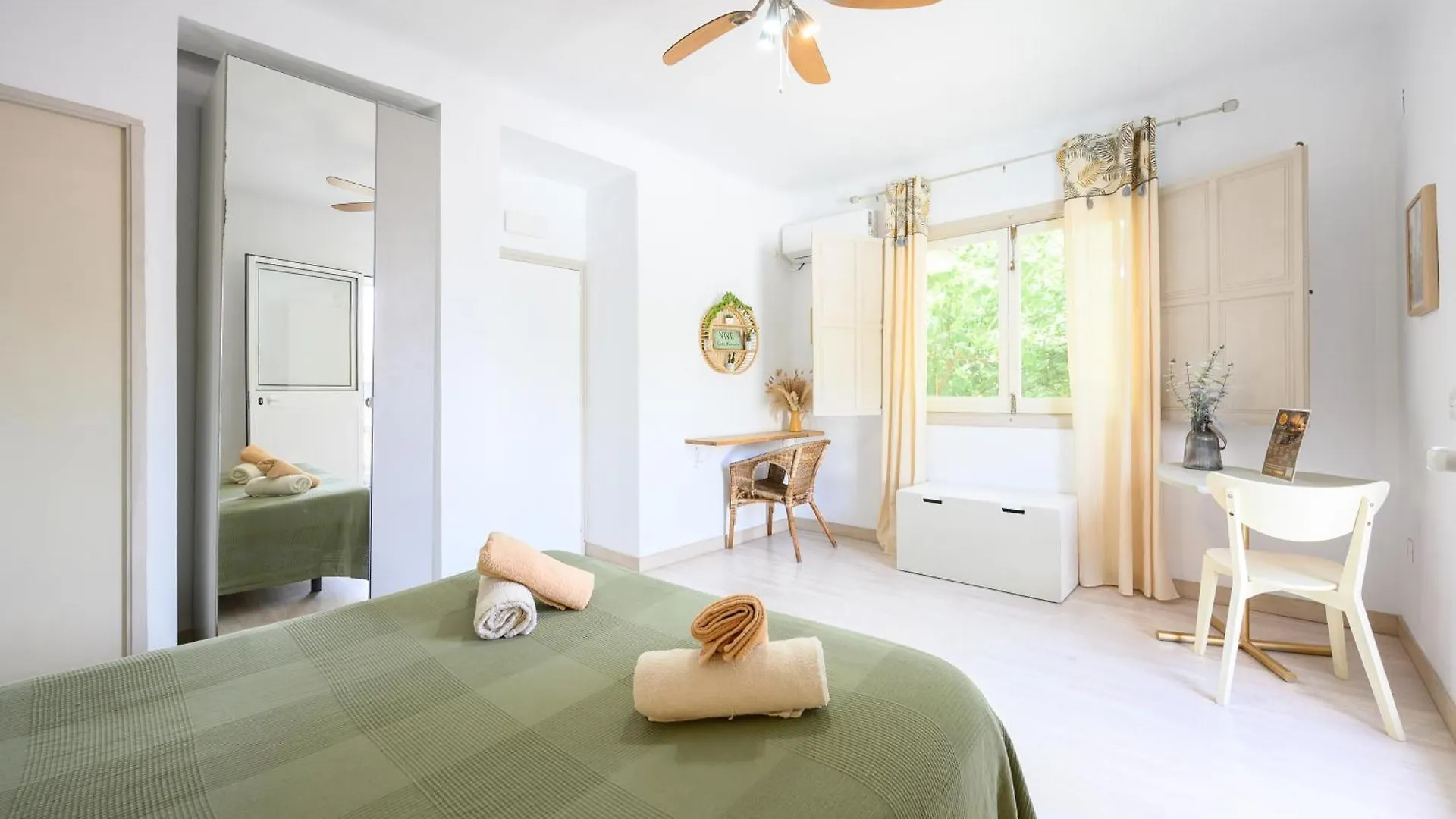 Blue Castle Guesthouse Malaga Homestay