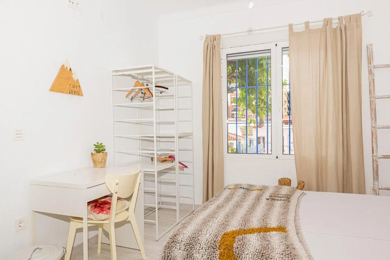 Проживание в семье Blue Castle Guesthouse Малага