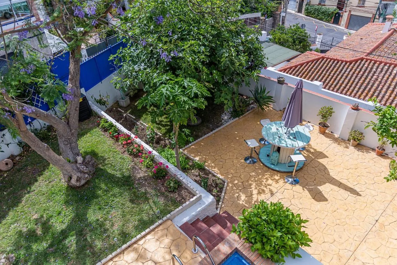 Проживание в семье Blue Castle Guesthouse Малага