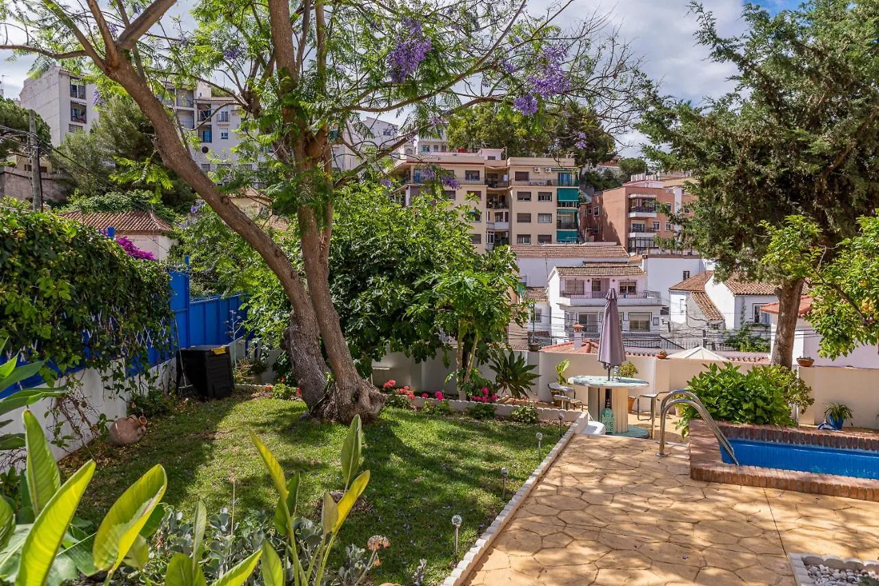 Проживание в семье Blue Castle Guesthouse Малага