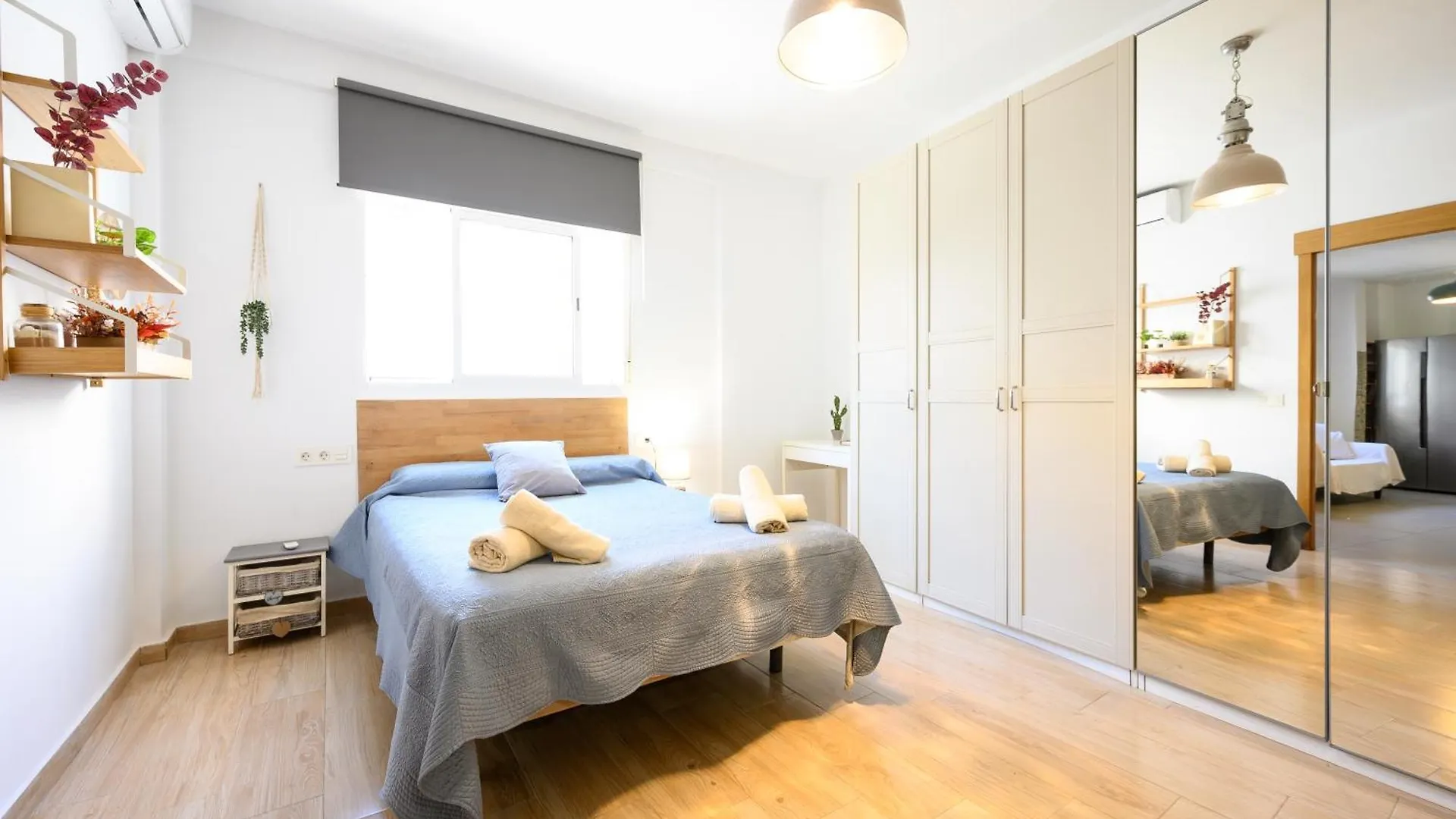 Blue Castle Guesthouse Малага Проживание в семье