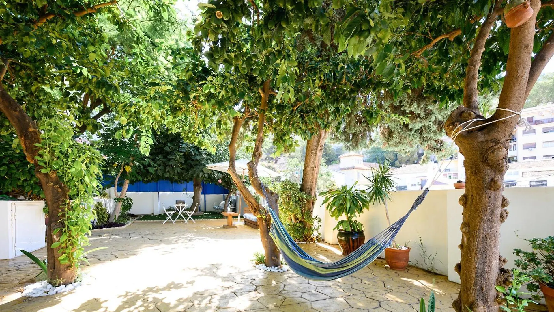 Проживание в семье Blue Castle Guesthouse Малага